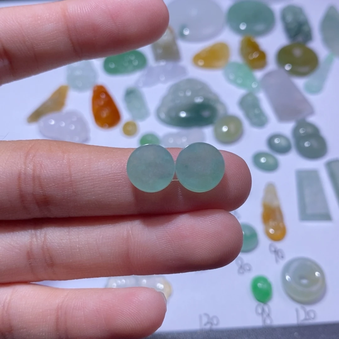 翡翠未镶嵌颈饰牌