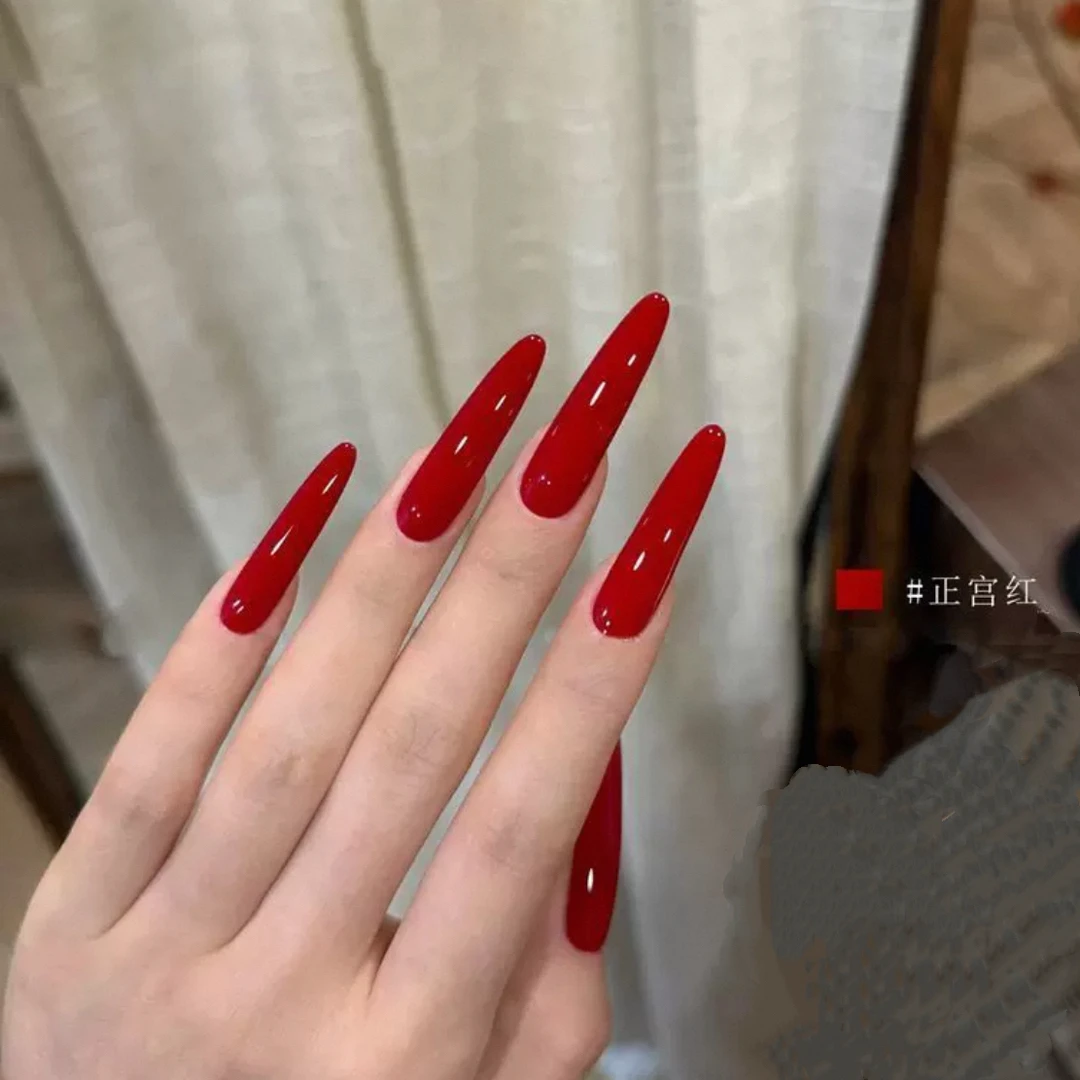 正宫红显白美甲新年红中国红流行色甲油胶红色美甲