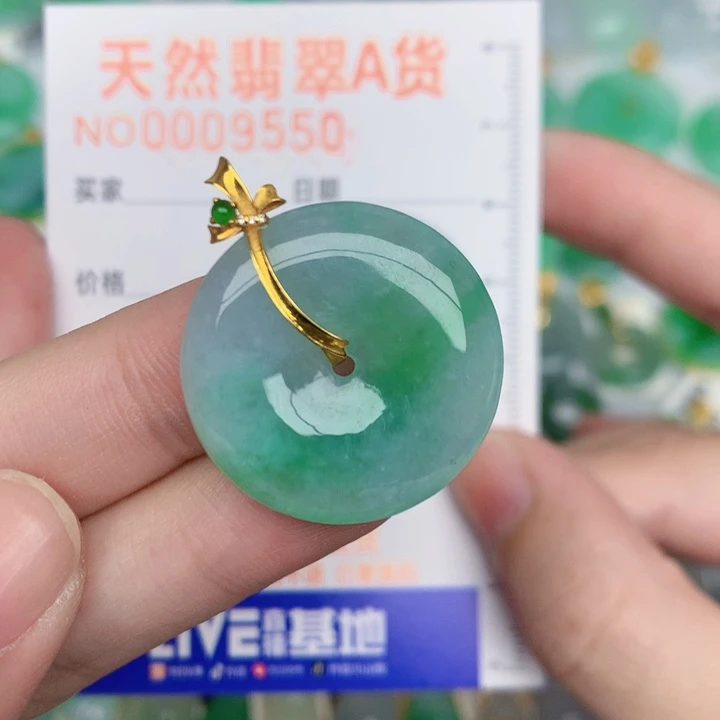 颈饰18K金镶嵌翡翠扣