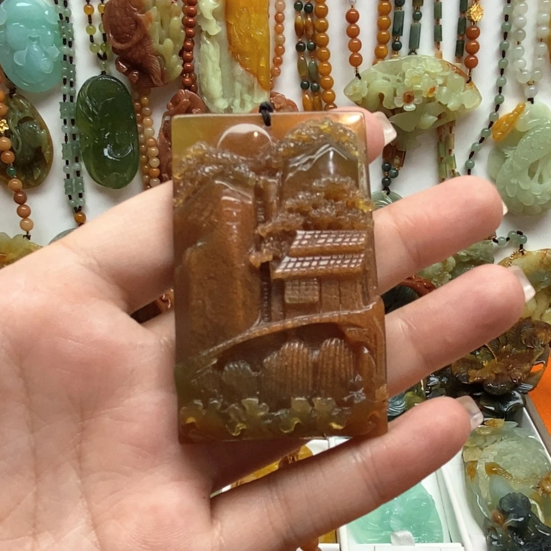 蛇纹石玉未镶嵌颈饰龙*！