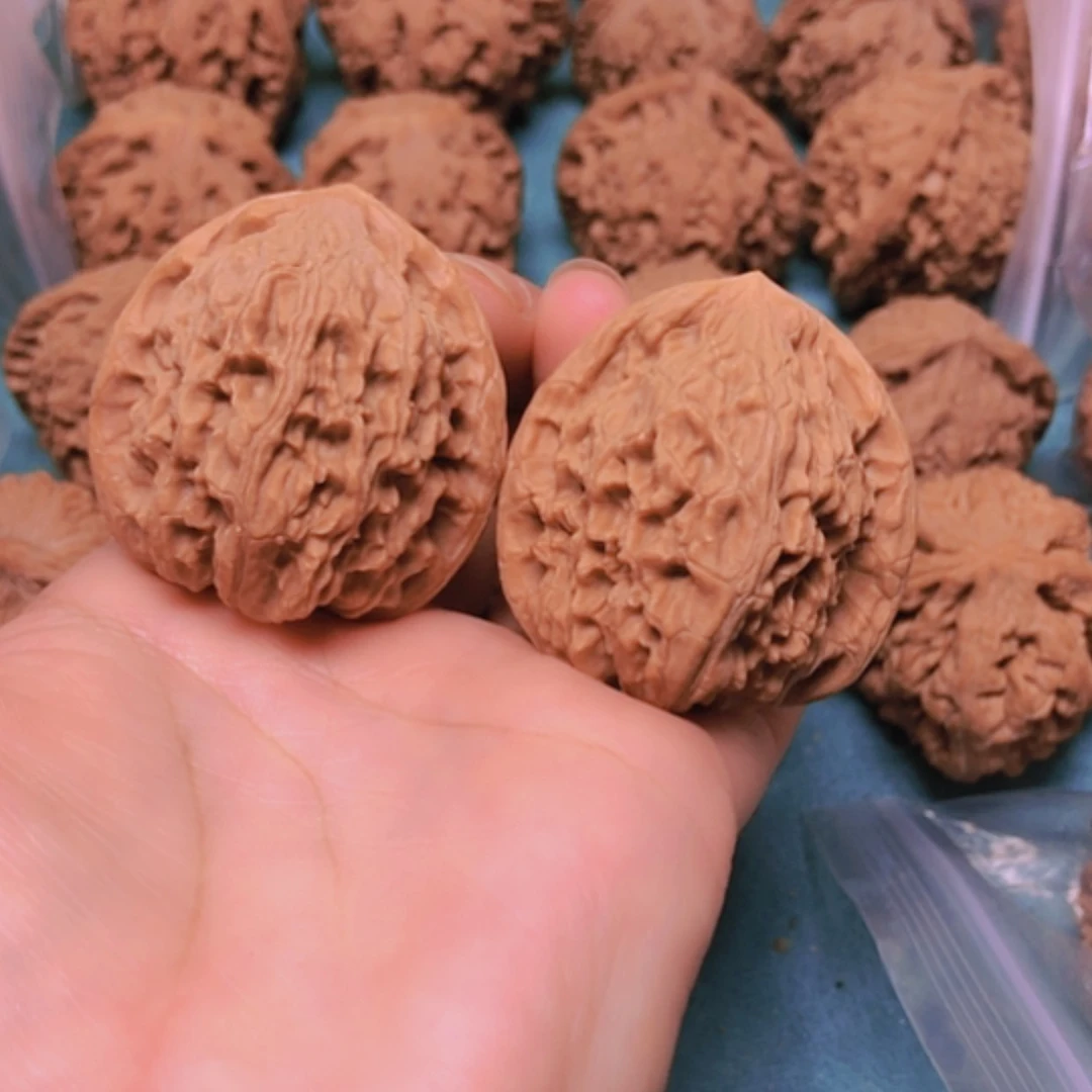 【闪购商品】摆件核桃40红狮子有修