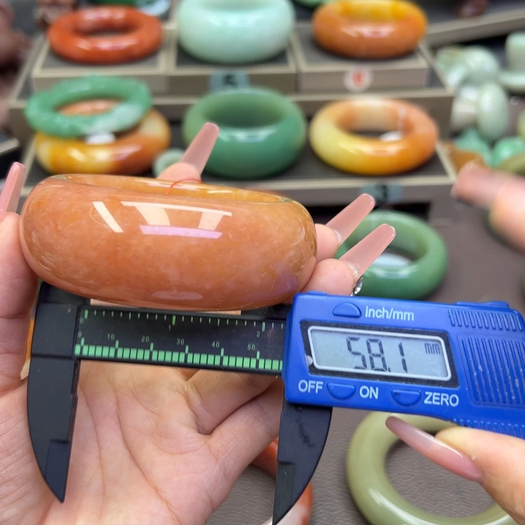 未镶嵌手镯石英岩玉