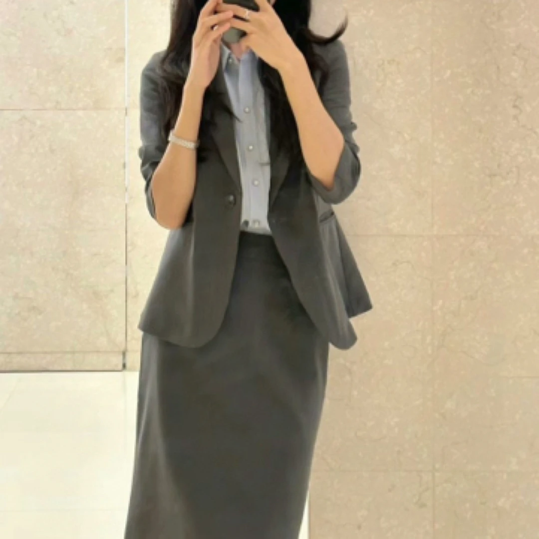 全新未使用 Prada/普拉达 灰色西装外套/42码/D00939