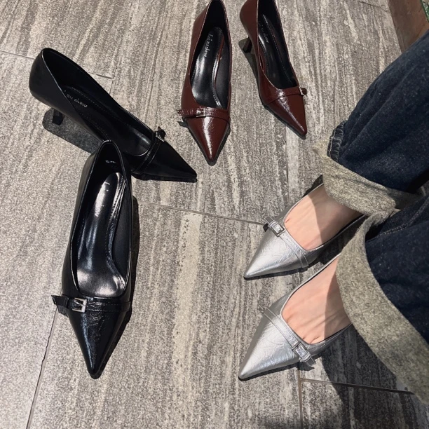 2025黑色轻熟绝美高跟鞋女2025新款法式气质尖头细跟单鞋配裙子