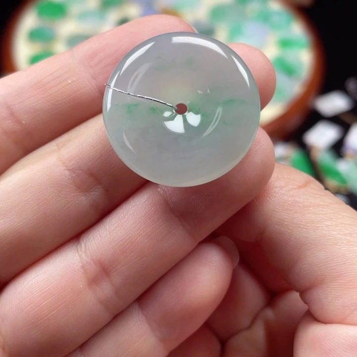 颈饰未镶嵌翡翠平安扣