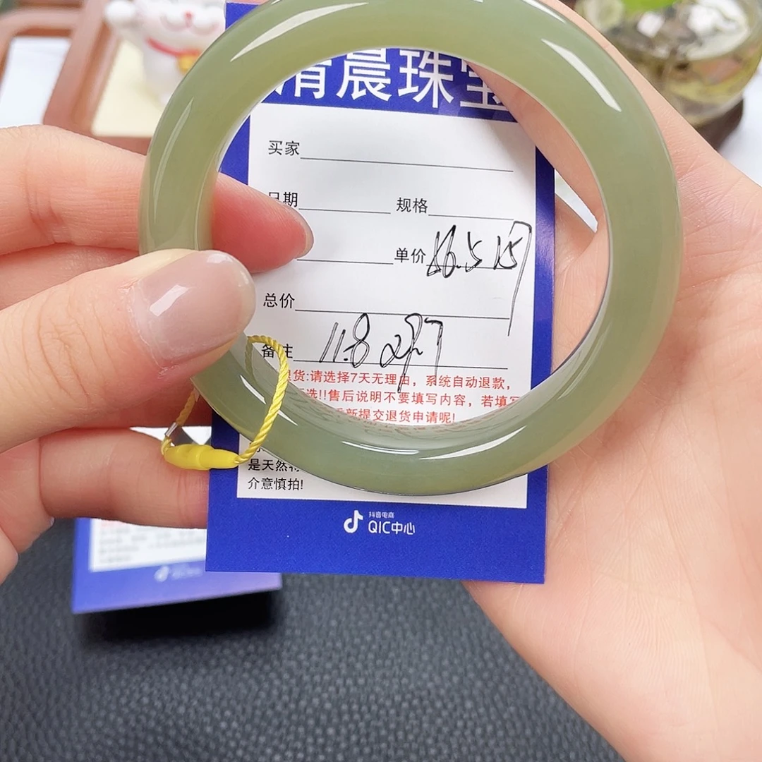 和田玉未镶嵌手镯