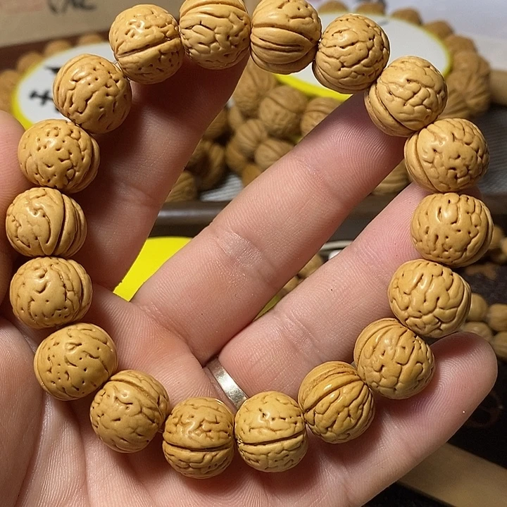 R***、桃核手串顺顺利利198.8。 6