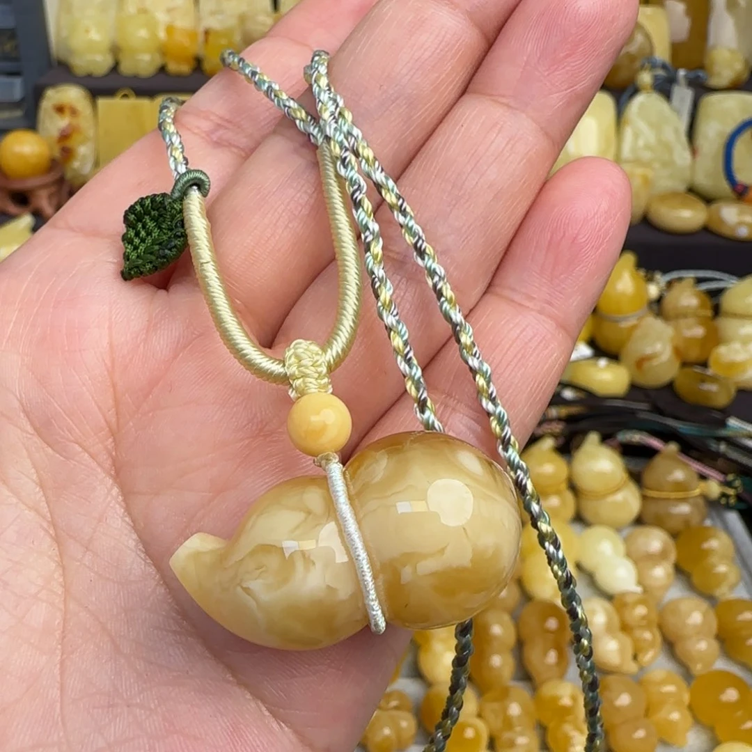 琥珀套链未镶嵌天然俄料浓白妖花蜜蜡葫芦吊坠