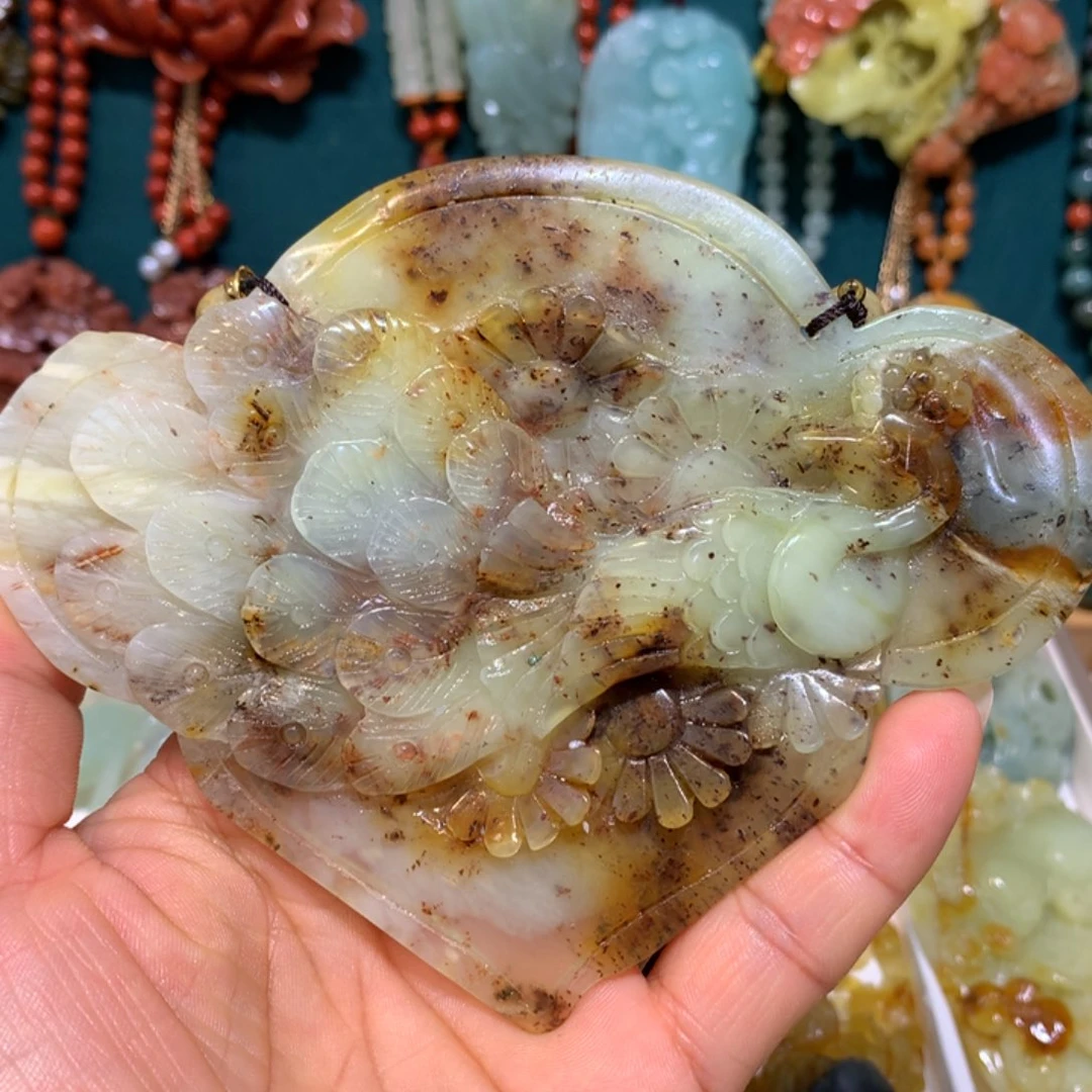 蛇纹石玉未镶嵌颈饰