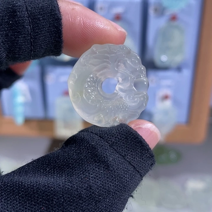 岫玉未镶嵌颈饰吊坠