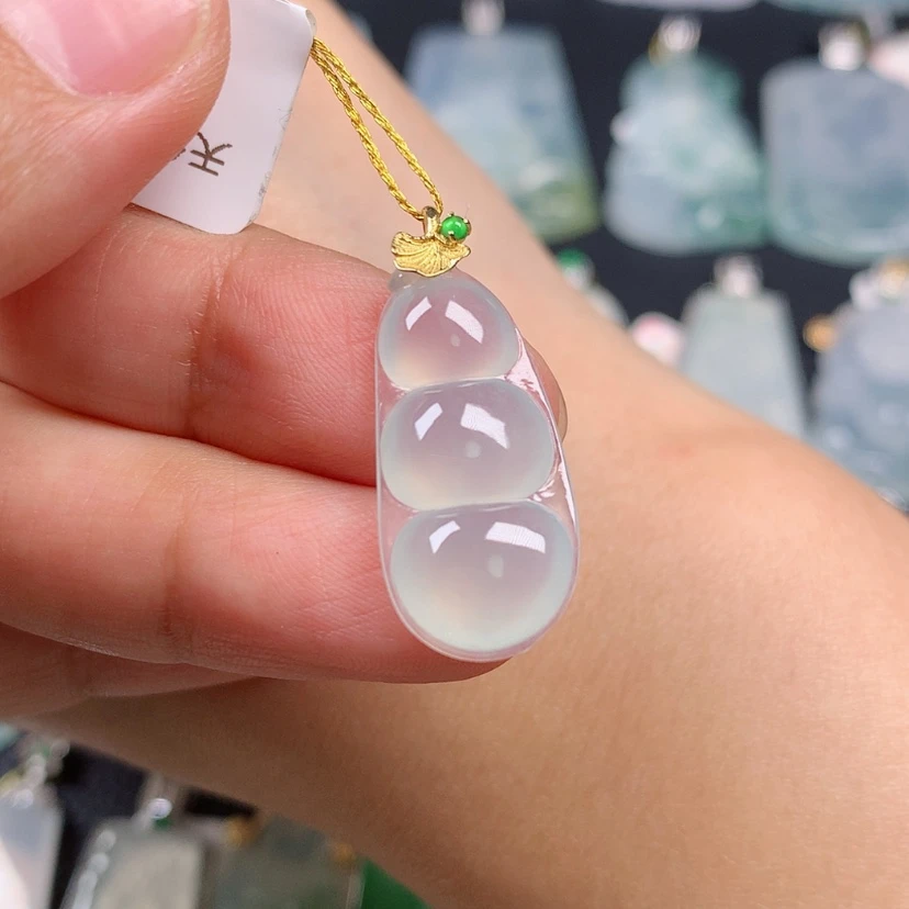 【闪购商品】翡翠18K金镶嵌颈饰豆子