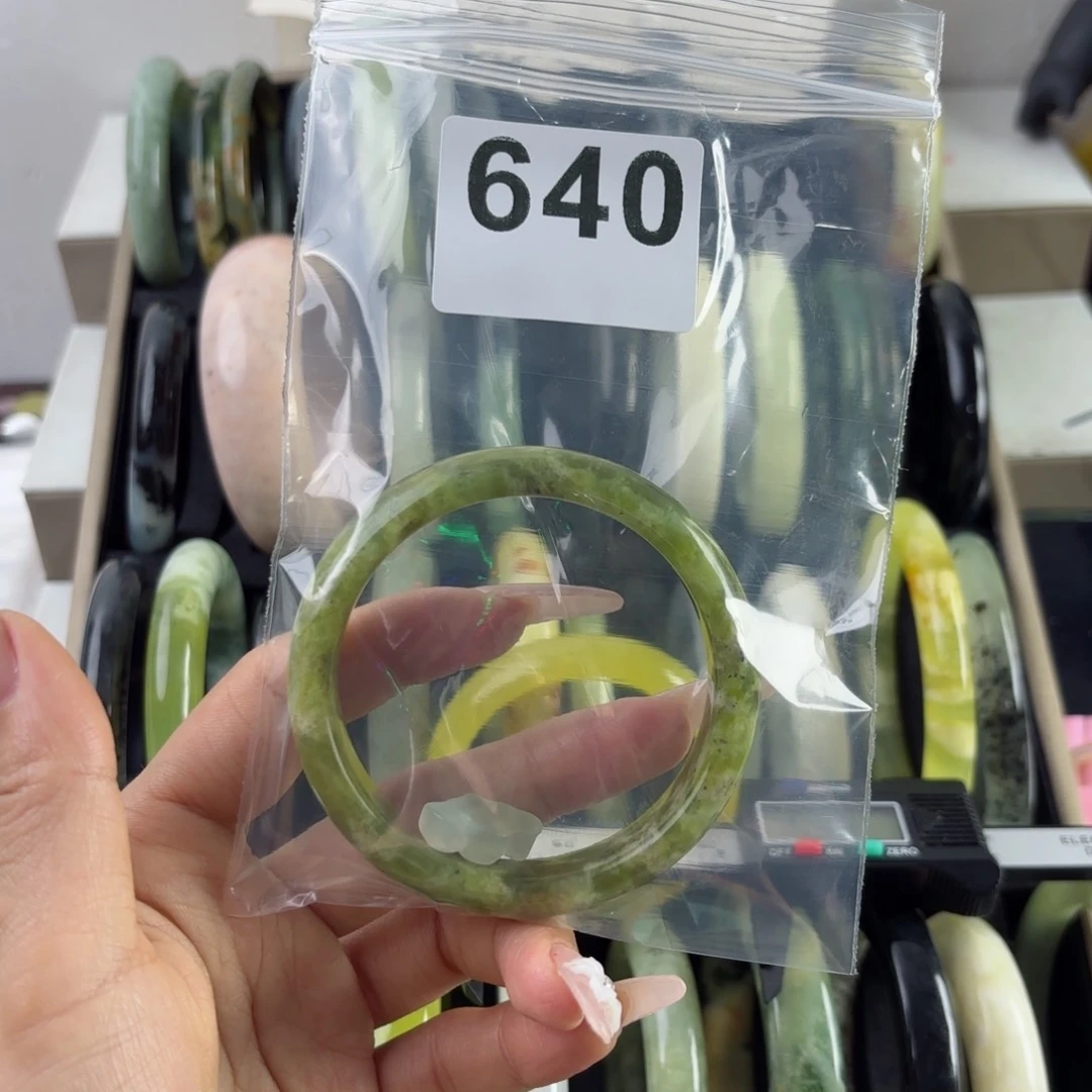 蛇纹石玉未镶嵌手镯喵****)