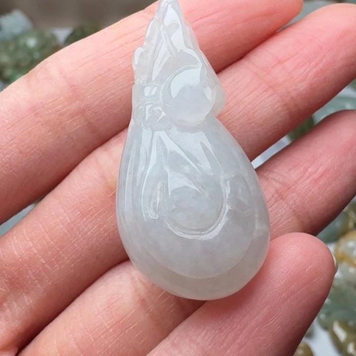 翡翠未镶嵌颈饰福袋