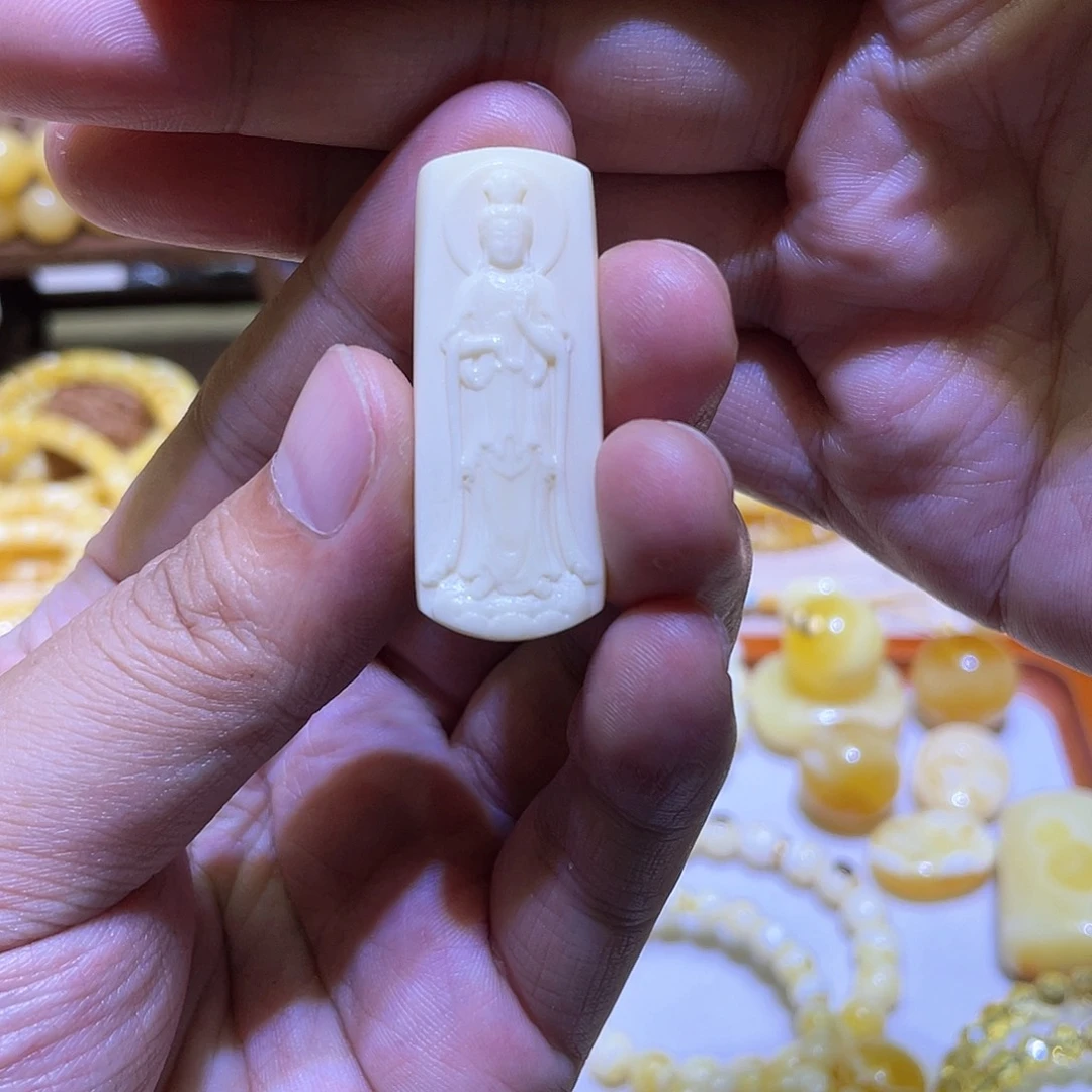 蜜蜡手串未镶嵌瓷白无纹观音