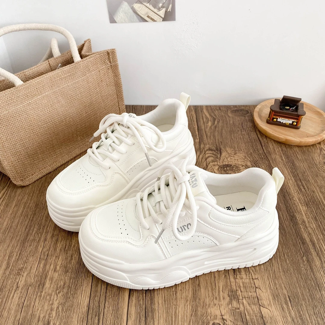 厚底轻便超火板鞋女2025秋季新款增高透气学生小白鞋百搭韩版潮鞋