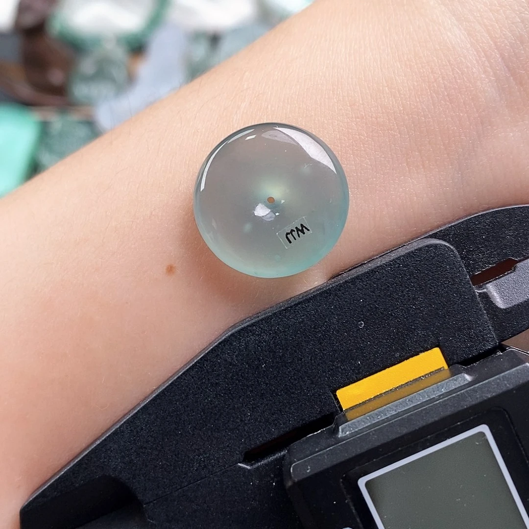 蔡***酒翡翠未镶嵌颈饰平安扣