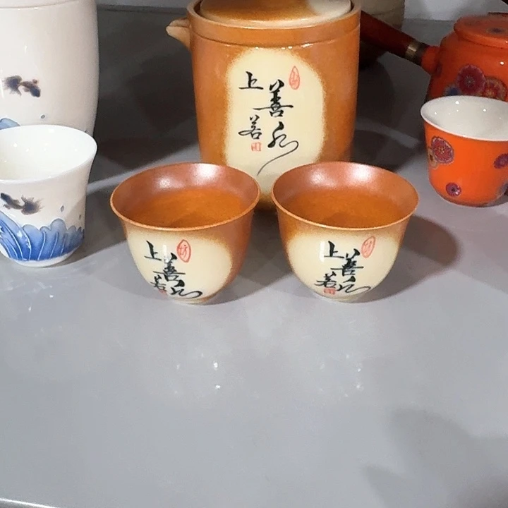 主人杯一个，瓷。。品茗