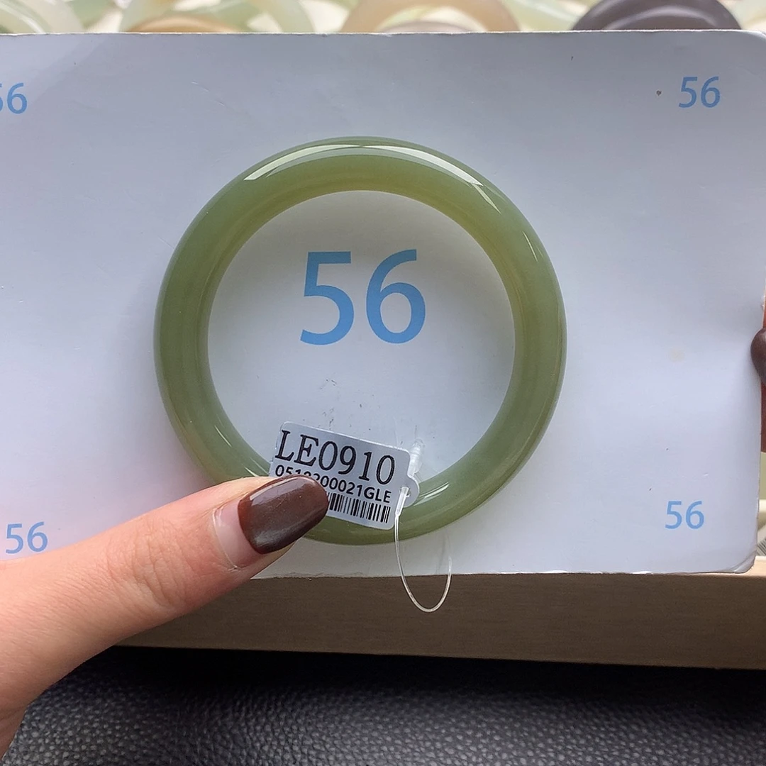 百***)和田玉未镶嵌手镯