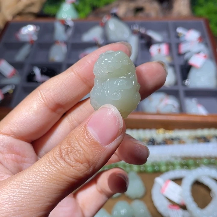 我***阳和田玉未镶嵌手链