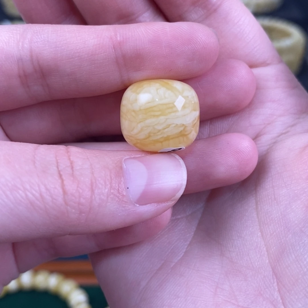 嘎***脆蜜蜡未镶嵌珠宝奇石