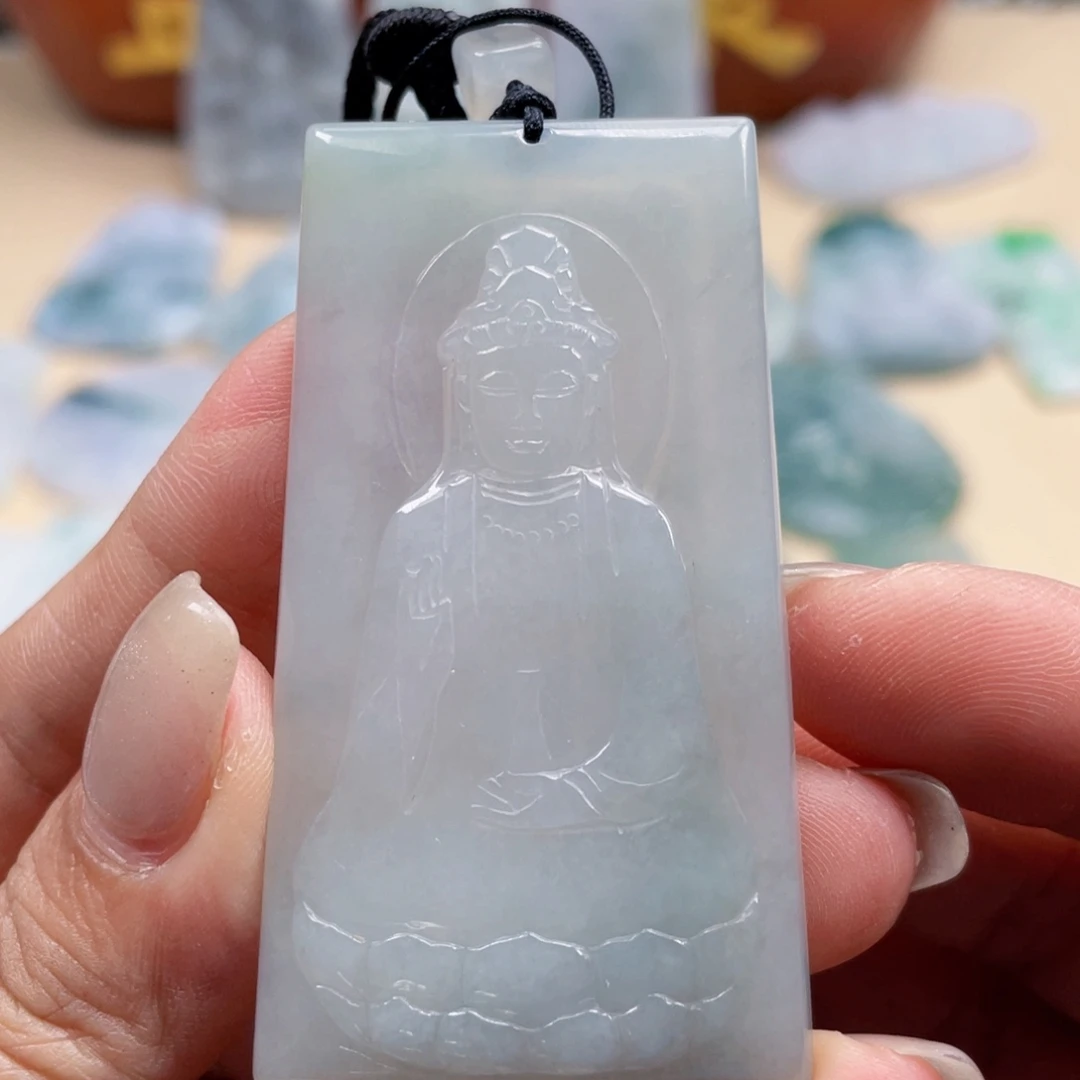 翡翠未镶嵌颈饰观音