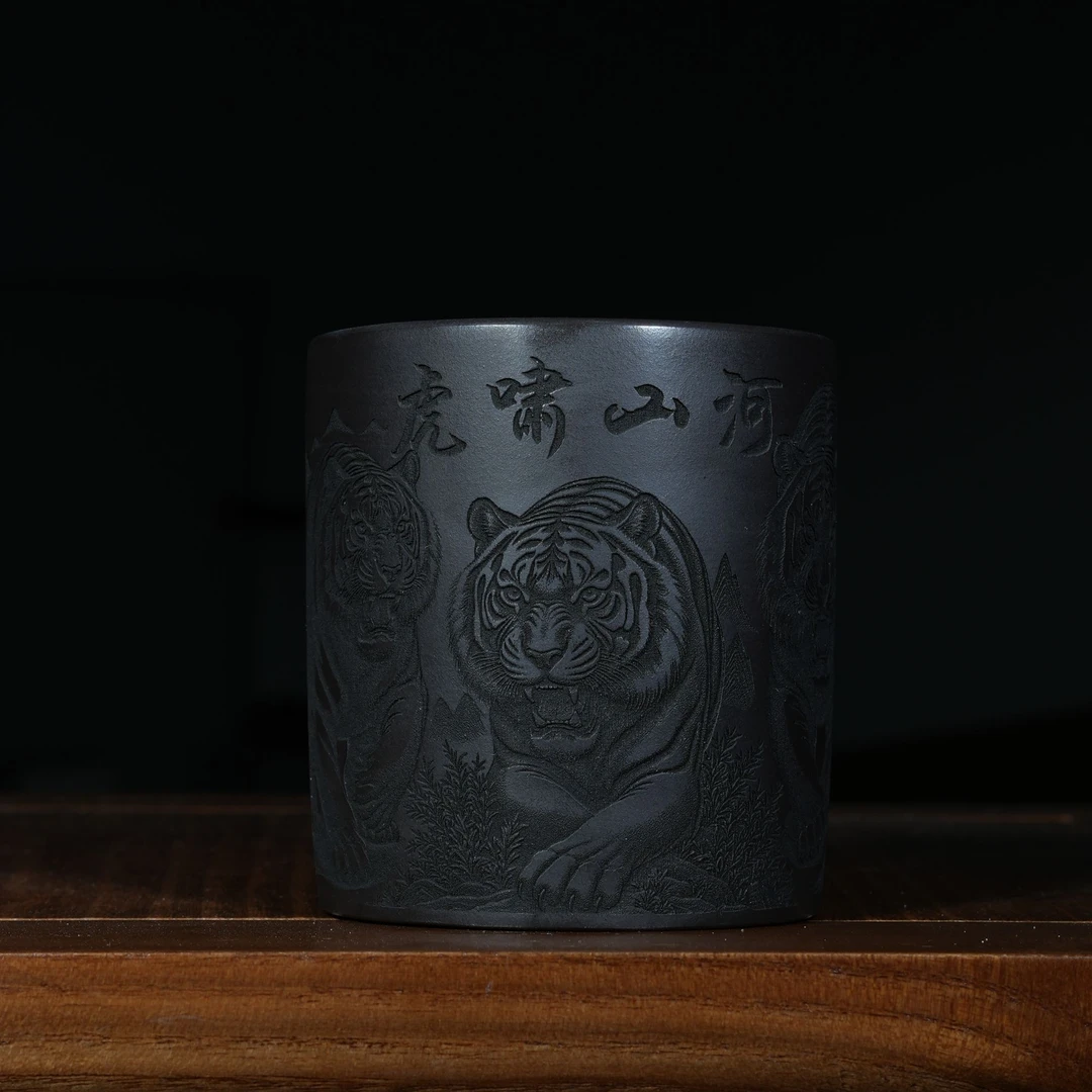 宜兴原矿石黄刻绘虎啸山河紫砂手工主人杯容量200CC