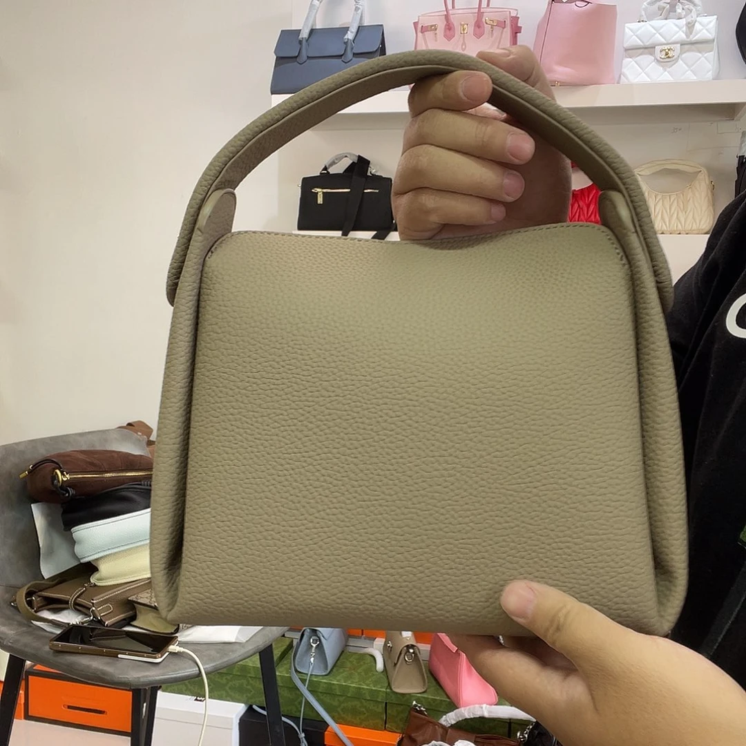 蚕丝PVC小牛皮（革）