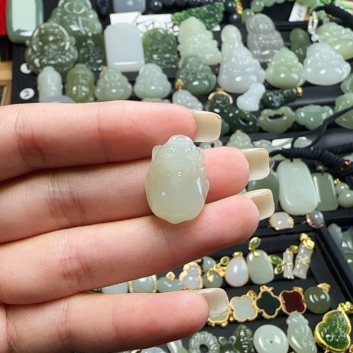 颈饰未镶嵌和田玉