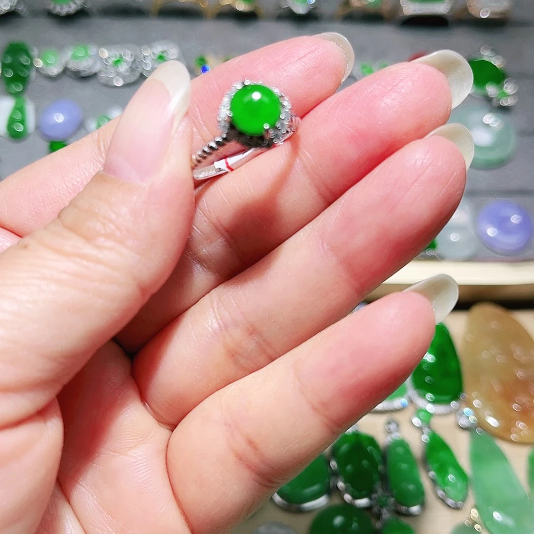 翡翠颈饰未镶嵌裸石