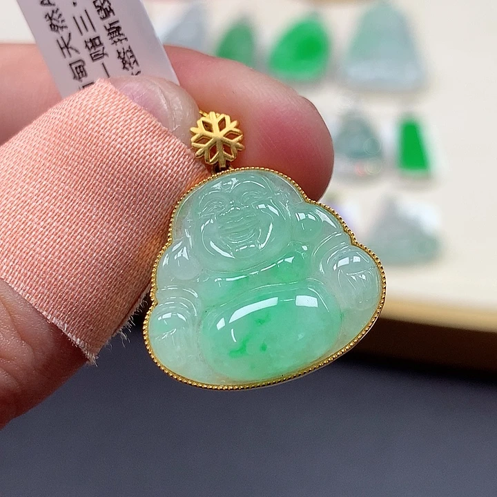 翡翠18K金镶嵌颈饰