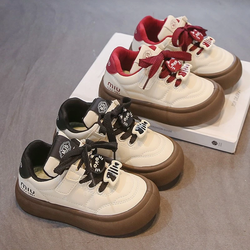 黑白运动鞋儿童板鞋单鞋2025春秋新款可爱煤球大头鞋软底女童鞋子