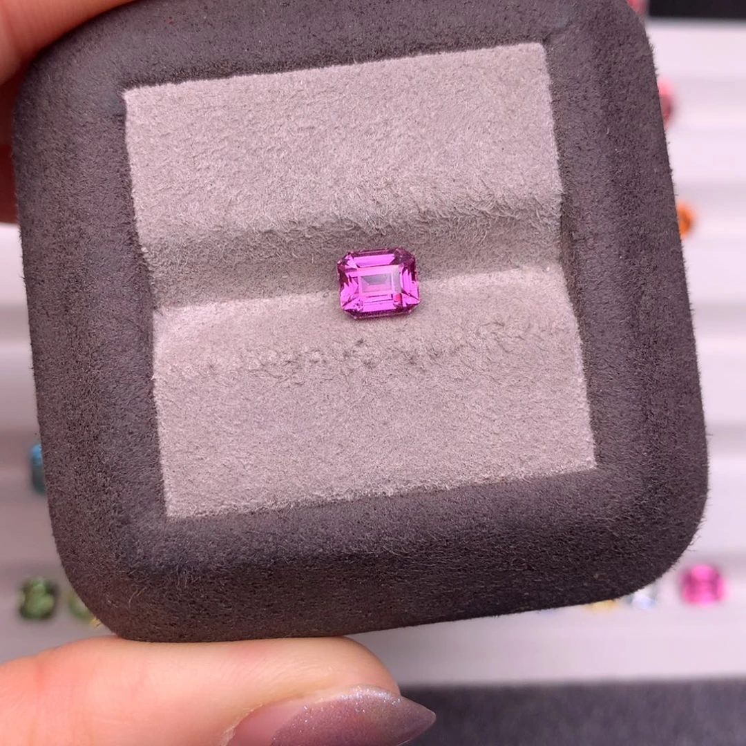 蓝宝石裸石未镶嵌1.35克拉