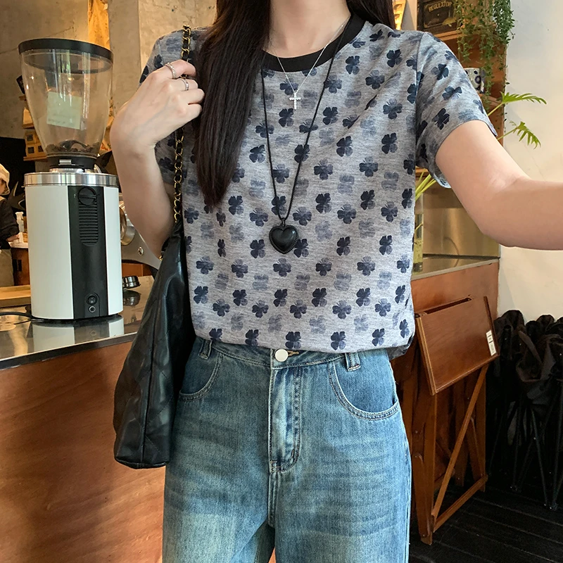 短袖T恤夏2025新款设计感潮渐变四叶草撞色圆领上衣大码女装