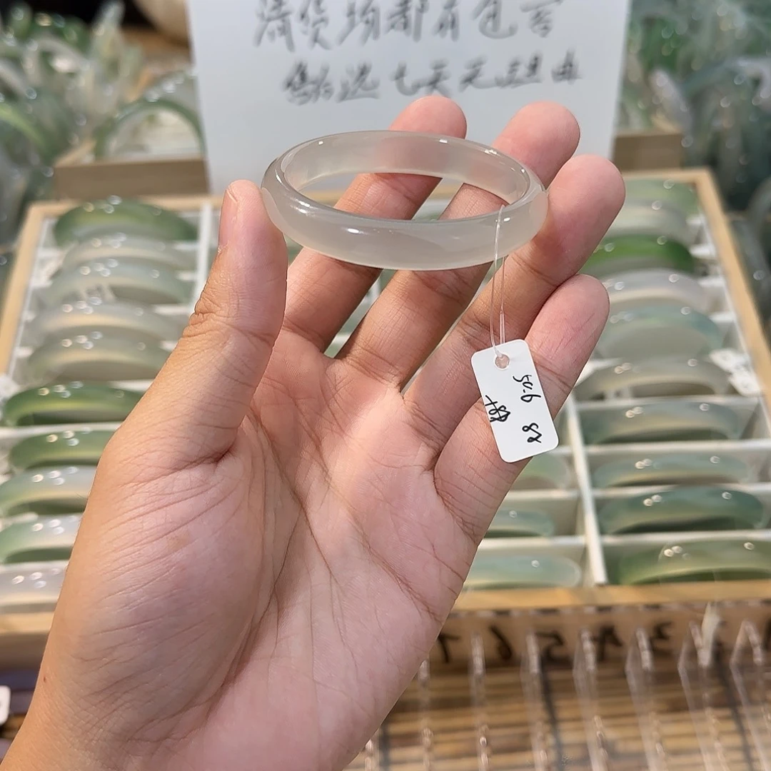 玛瑙/玉髓未镶嵌手镯圈口50.6