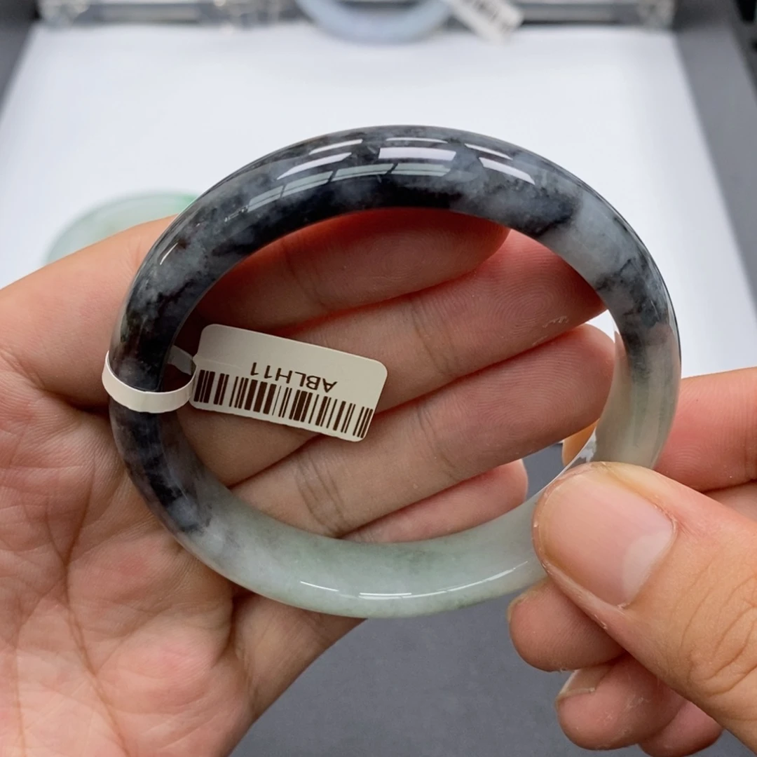 翡翠手镯未镶嵌手镯