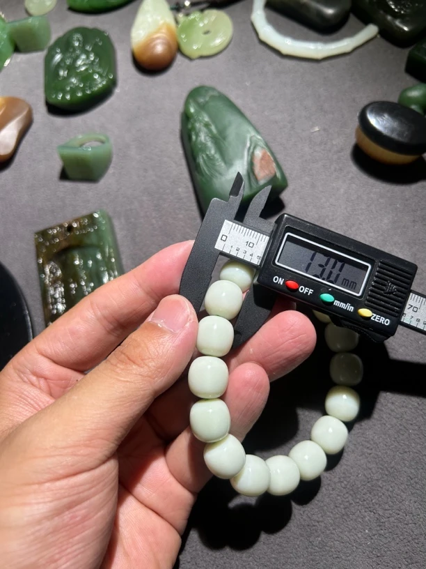 和田玉卡13青白手串
