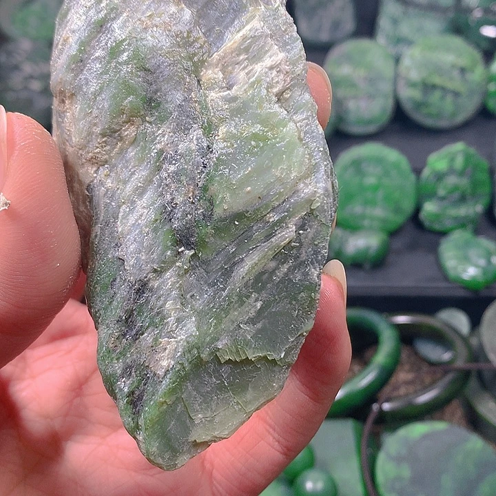 和田玉（碧玉）未镶嵌珠宝奇石