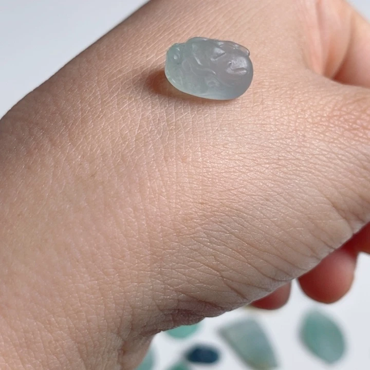 定制翡翠未镶嵌龙头