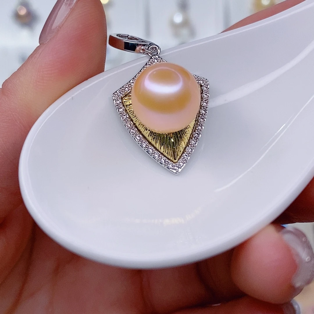 淡水珍珠吊坠(赠链)未镶嵌