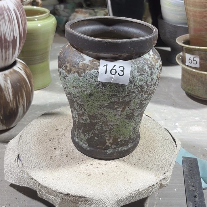 摆件陶高19，口10，无孔163