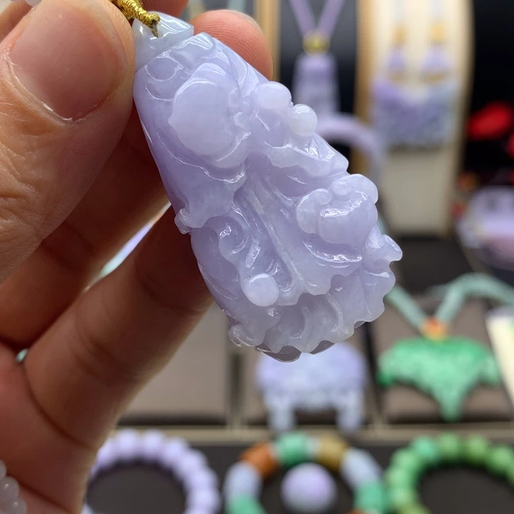 翡翠未镶嵌吊坠(赠链)