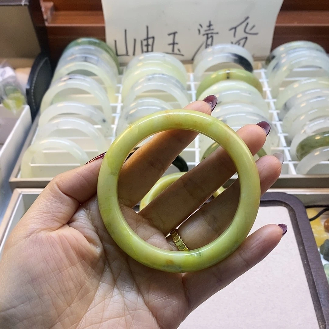 蛇纹石玉手镯未镶嵌大**.