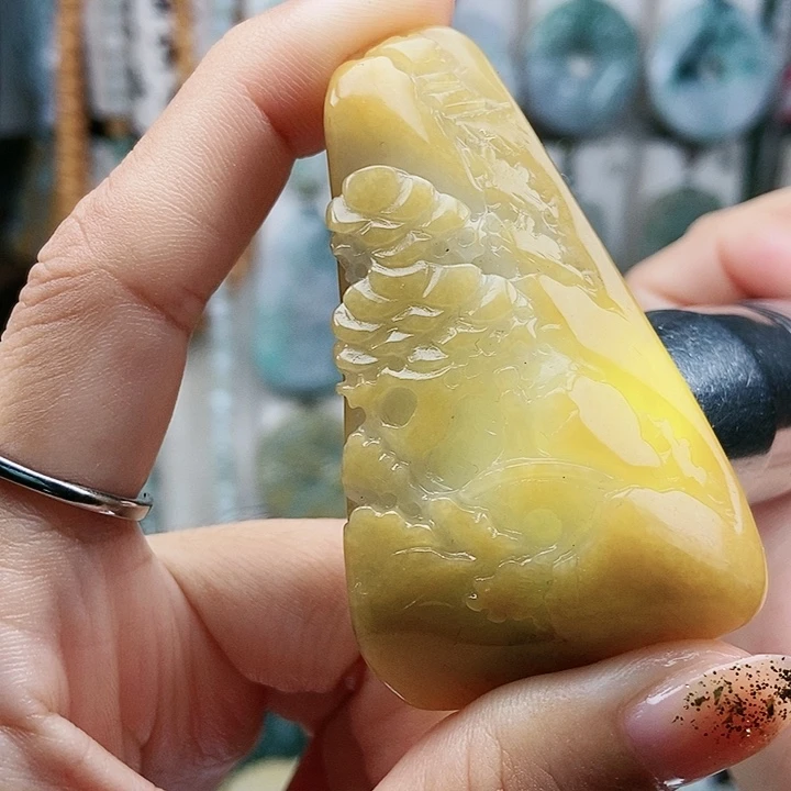 颈饰足铂镶嵌翡翠翡翠