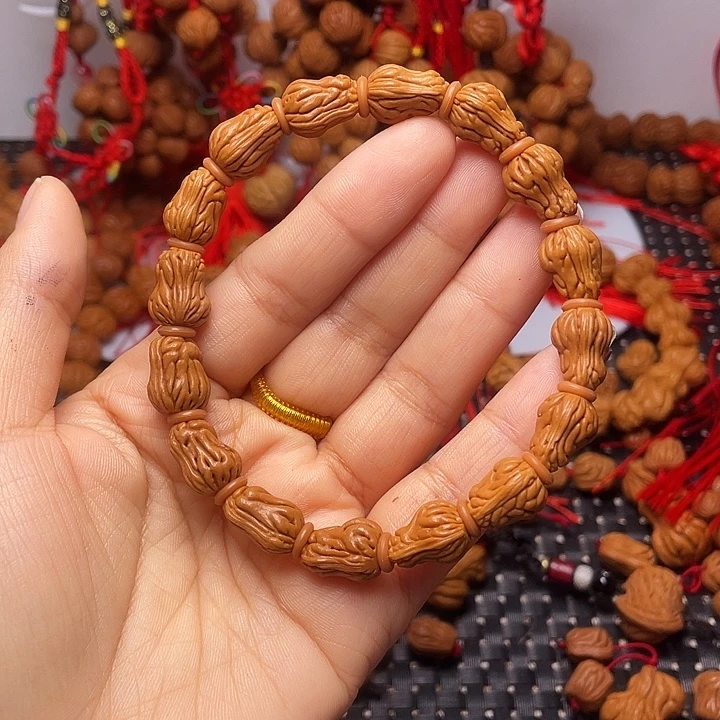 星***辰木质类龙纹桃枭挂件