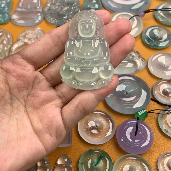 颈饰未镶嵌翡翠…..