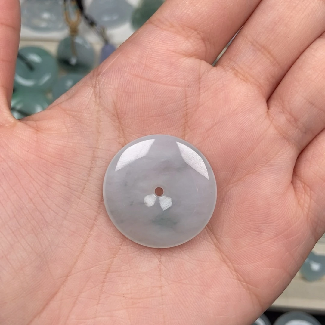 翡翠未镶嵌颈饰平安扣