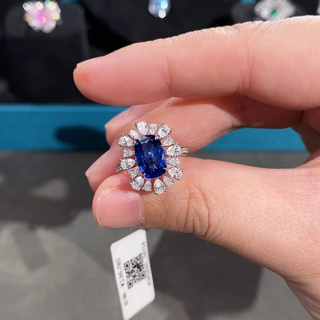 18K金镶嵌蓝宝石戒指吉尔德皇家蓝3.14ct