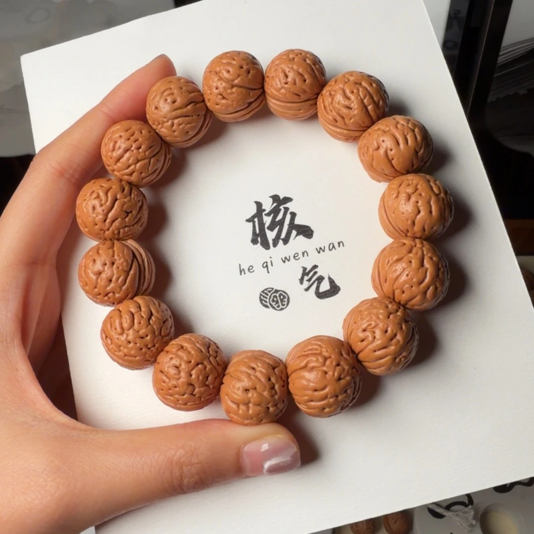 泽***禹大肌肉纹桃核吊坠