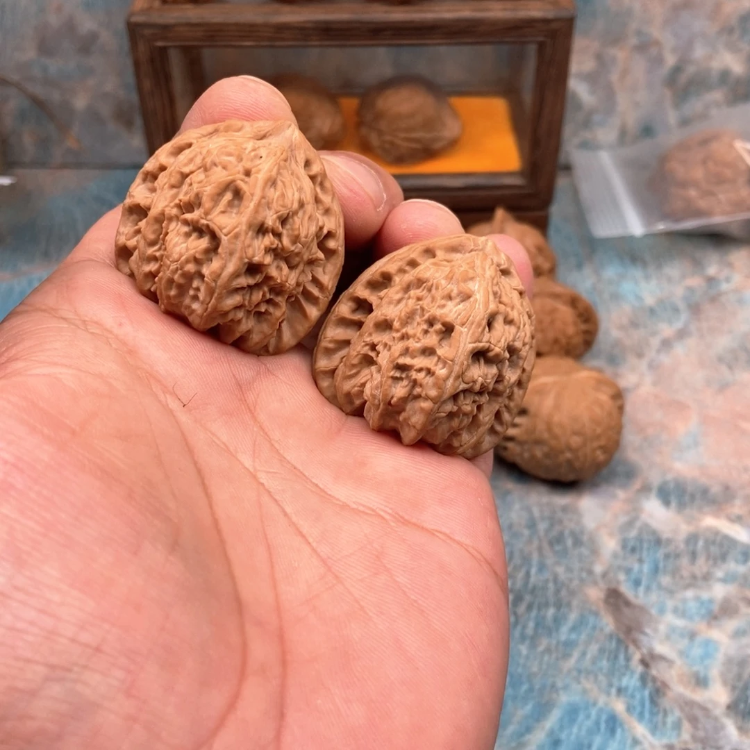 我***辉吊坠文玩核桃三角白