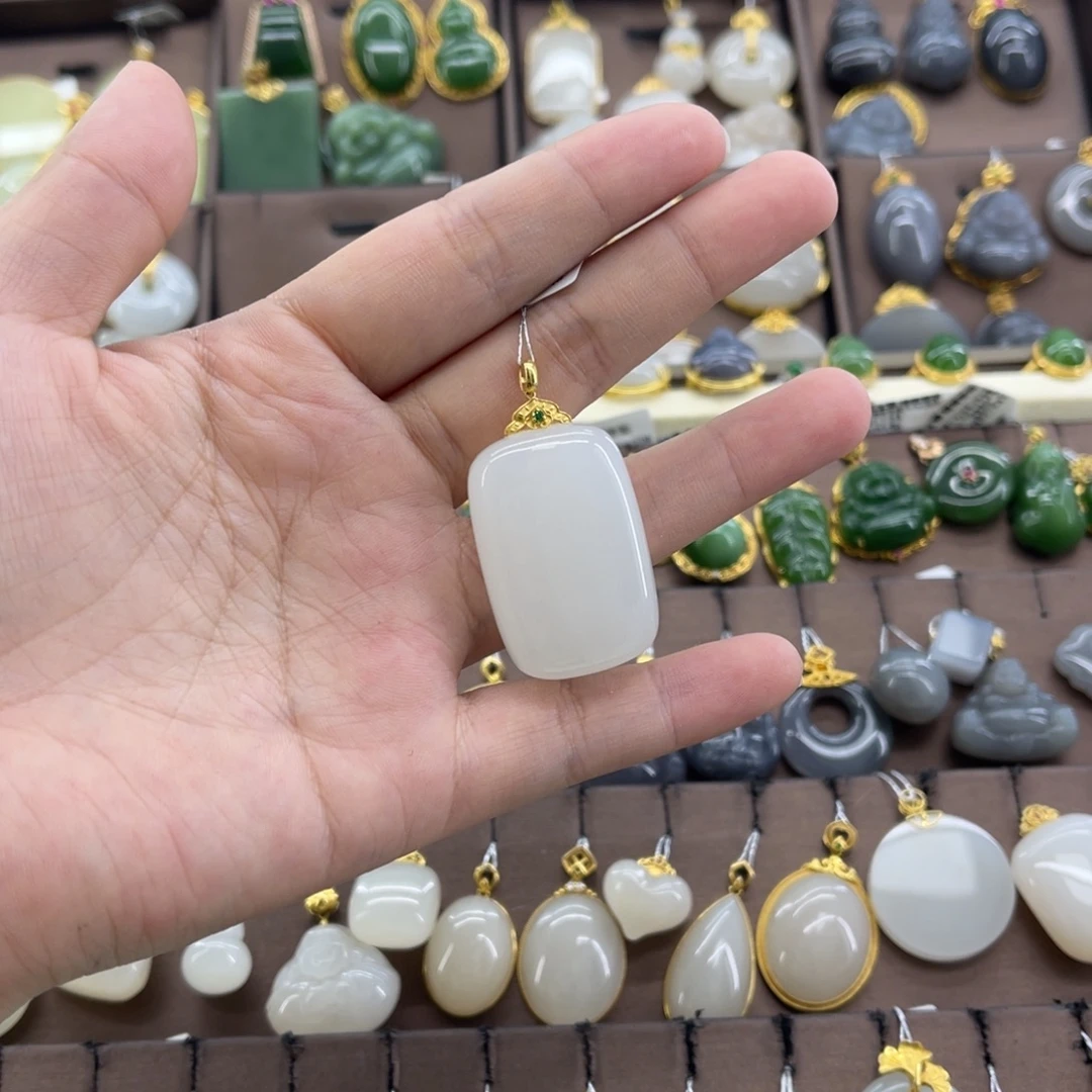 柒***儿和田玉18K金镶嵌吊坠(赠链)